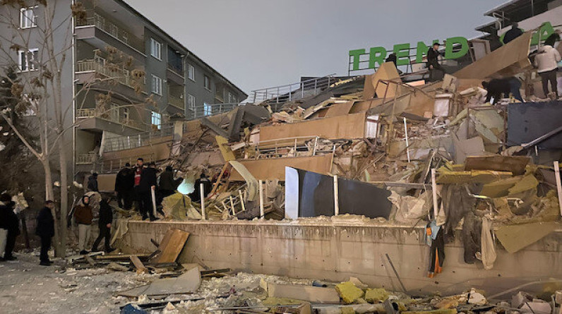تعاز عربية ودولية إلى تركيا وسوريا في ضحايا الزلزال